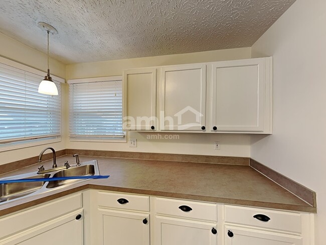 Photo - 5881 O'Reily Dr