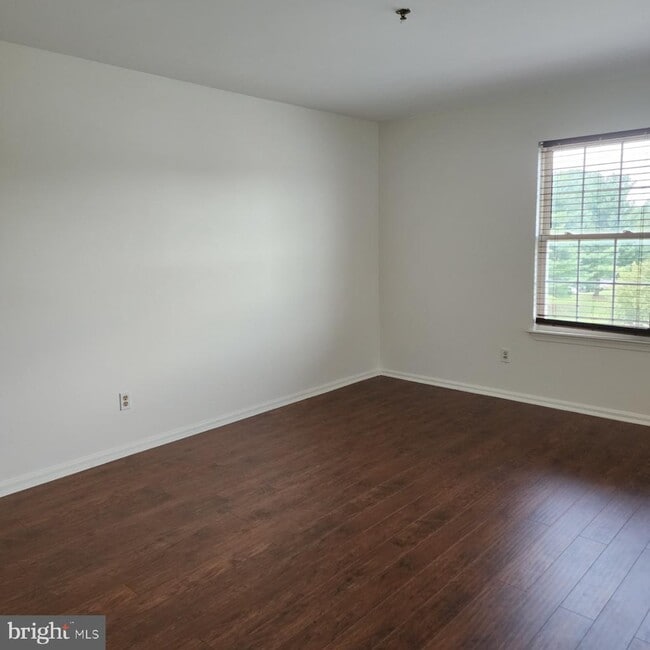 Building Photo - 212 Highland Blvd Rental