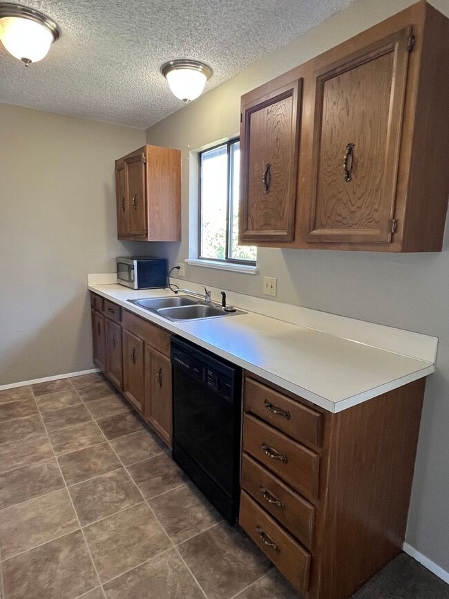 Photo - 909 Gellatly St Unit 909 Gellatly #2