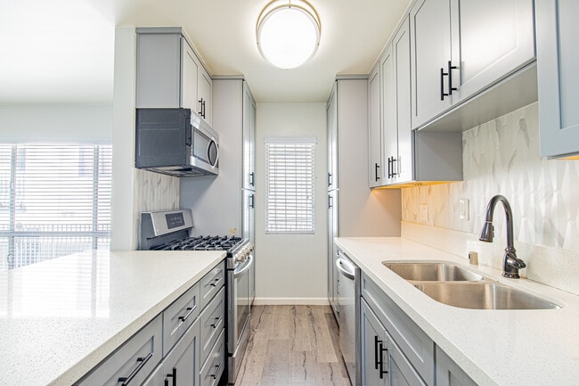 Photo - Euclid St Apartments