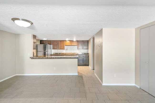 Building Photo - 207 Camino de los Marquez Unit #5 Rental