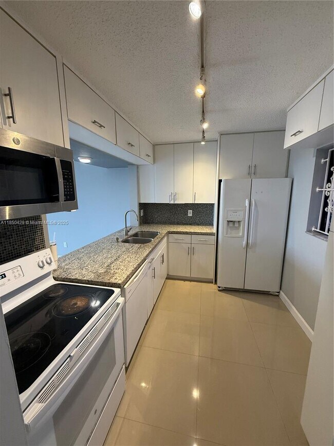 Photo - 8625 NW 8th St Unidad 420