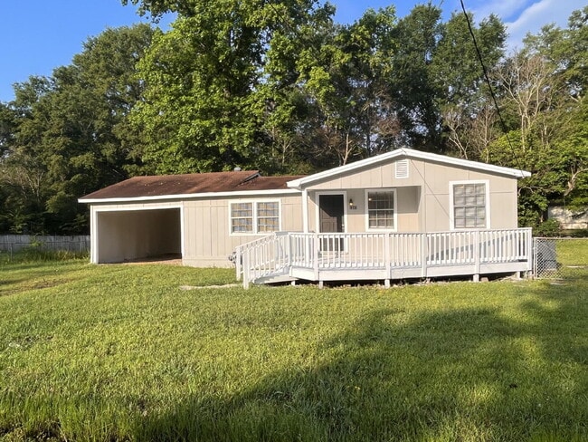 Photo - Cozy 3BR Rental in Pearl, MS – Spacious Ya...