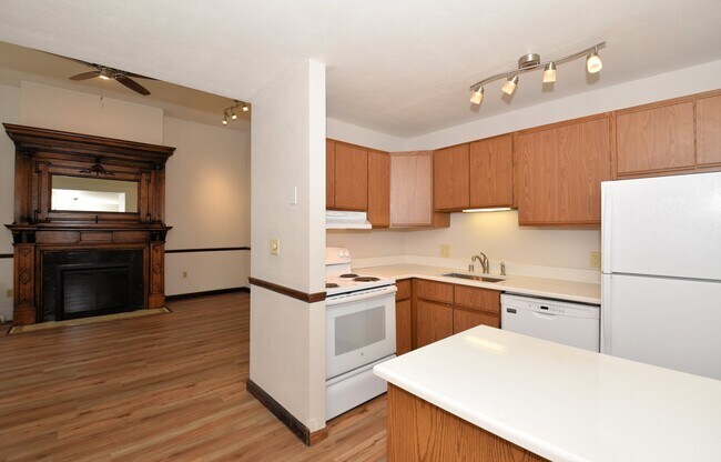 Building Photo - 1751 N Cambridge Ave Unit 1