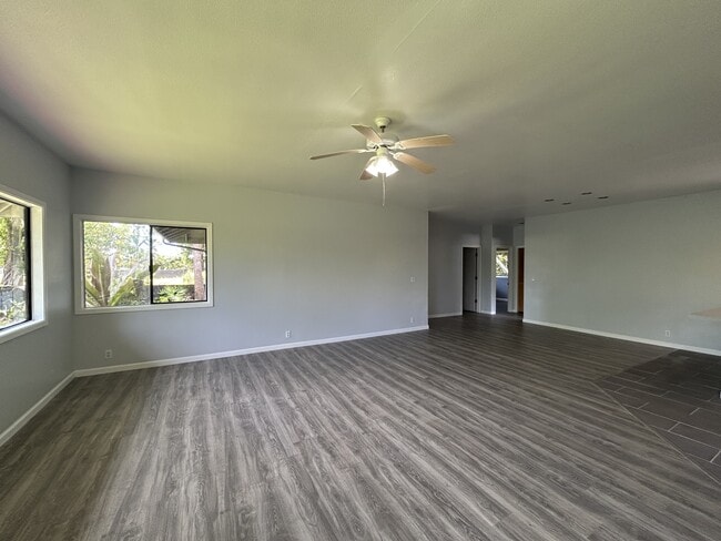 Photo - 15-2726-2726 Akule St