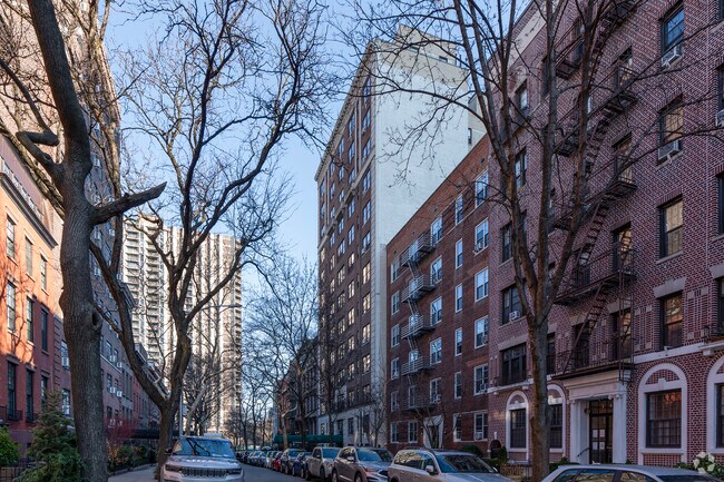 24 Monroe Pl - 24 Monroe Pl