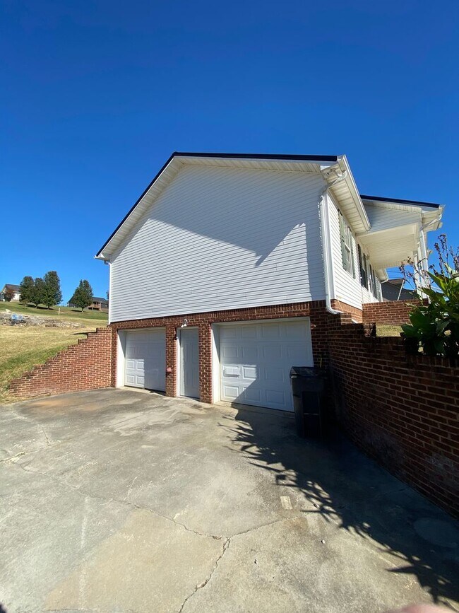 Photo - 1887 Warrensburg Rd