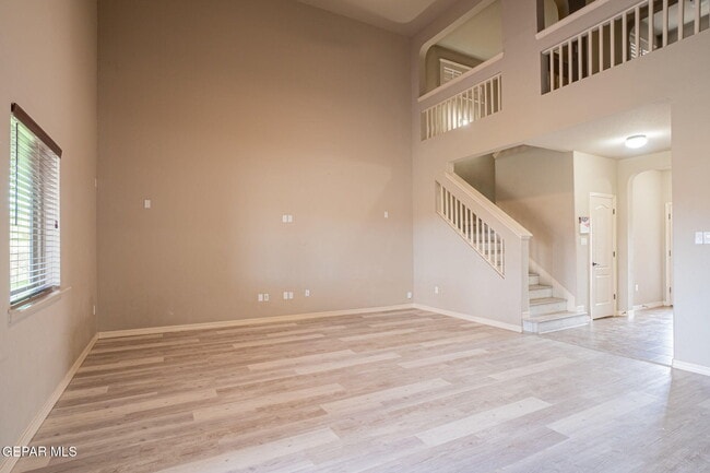 Photo - 14501 Meadow Lawn