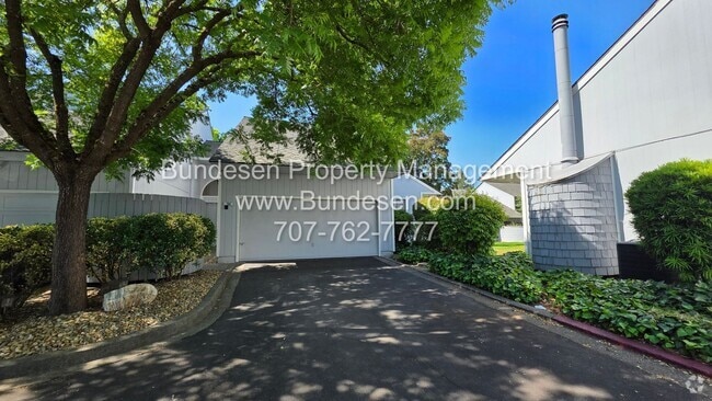 Building Photo - Charming Condo in Plum Tree Subdivision - ...