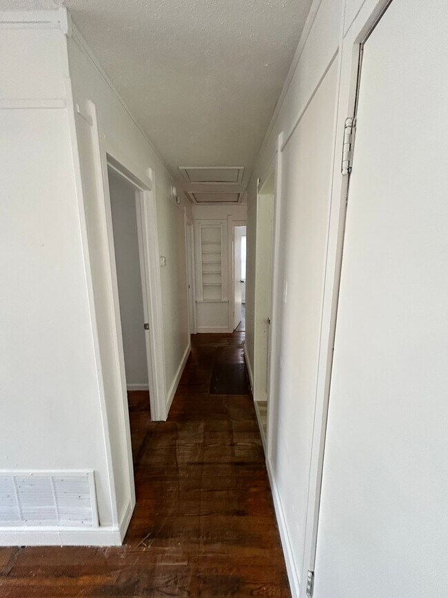 Photo - 420 Caithness Rd