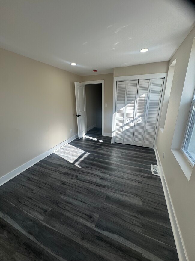 Photo - 459 E High St