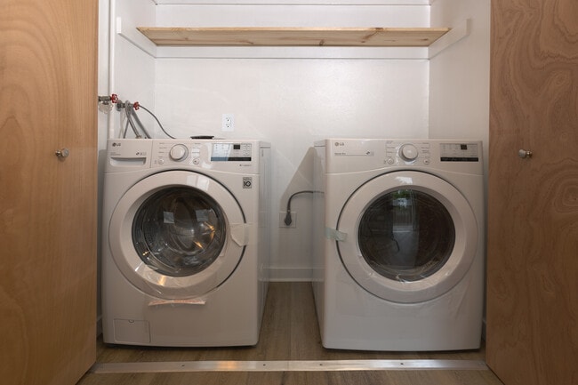 Laundry & Storage - 3229 SE 10th Ave Unit 2