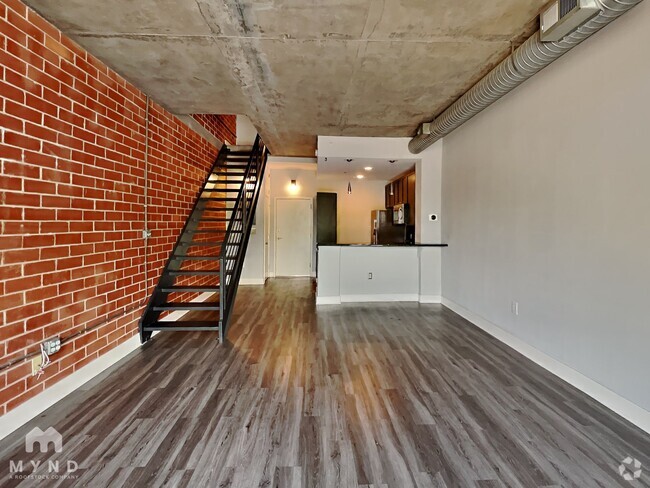 Building Photo - 710 W Trade St Rental
