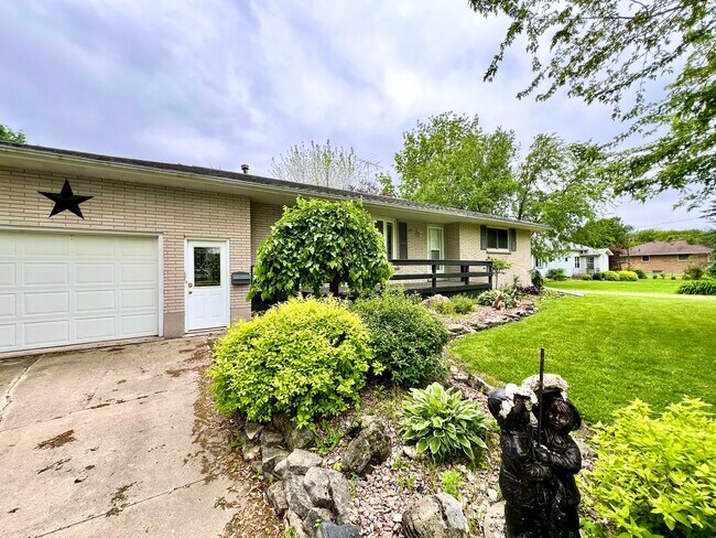 Building Photo - 497 Park St