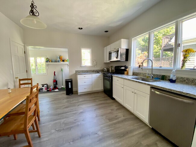 Photo - 33 Teele Ave