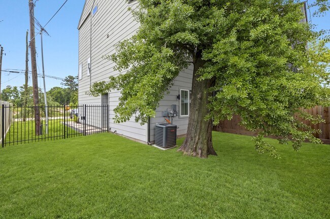 1404 Mansfield St