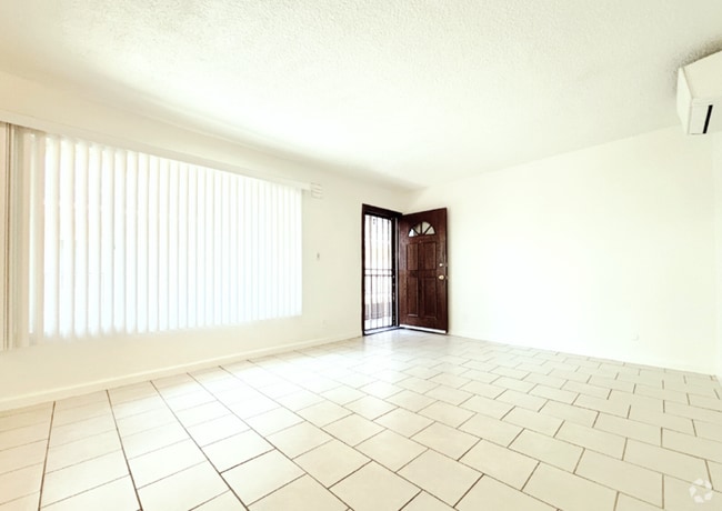 Building Photo - 10208 S Inglewood Ave Unit 2 Rental