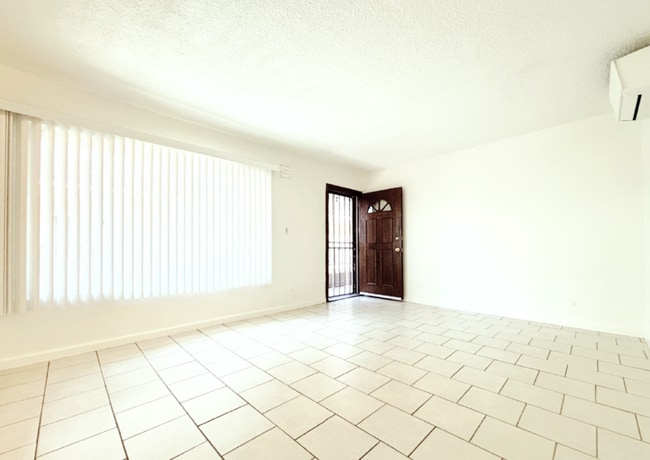 Building Photo - 10208 S Inglewood Ave Unit 2 Rental
