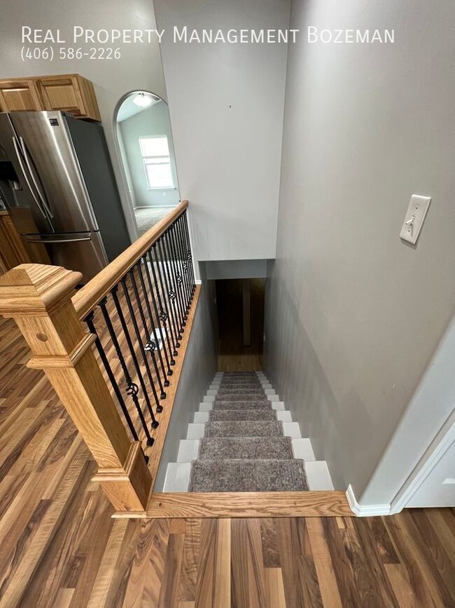 Photo - 452 Woodman Dr