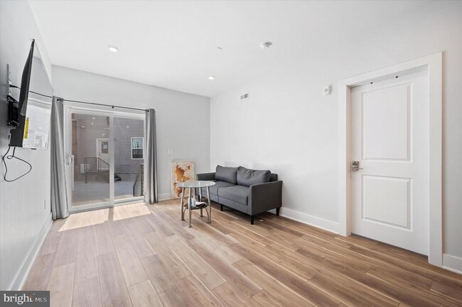 Photo - 3938 Haverford Ave Unit B