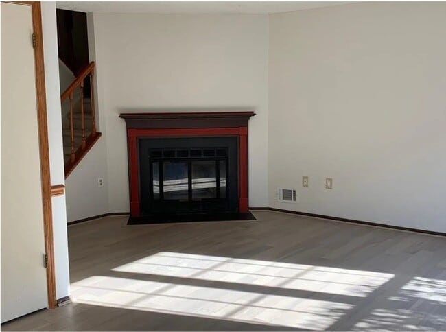 Photo - 203 Darwin Ln
