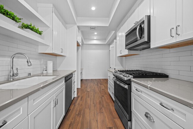 Photo - 1167 Roxbury Dr Unidad 301