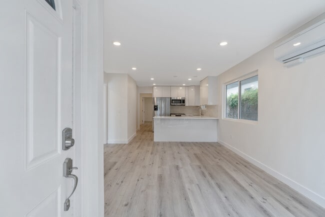 Building Photo - 1025 Pleasantview Ave Unit A Rental
