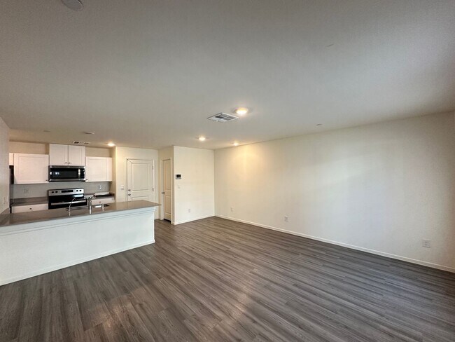 Photo - Volunteer & Amigo