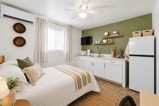 Blinds and black out curtains for a restful sleep - 10237 S Avenida Compadres
