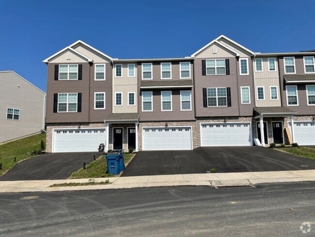 Building Photo - Mechanicsburg School District Town-Home Fo...