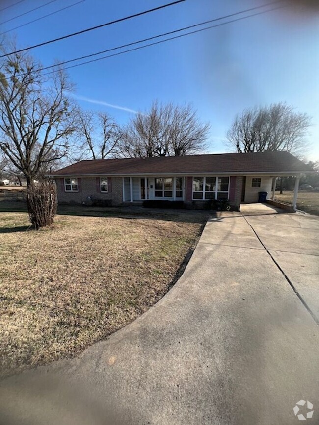 Building Photo - Family Home in Fort Smith Southside-This i...