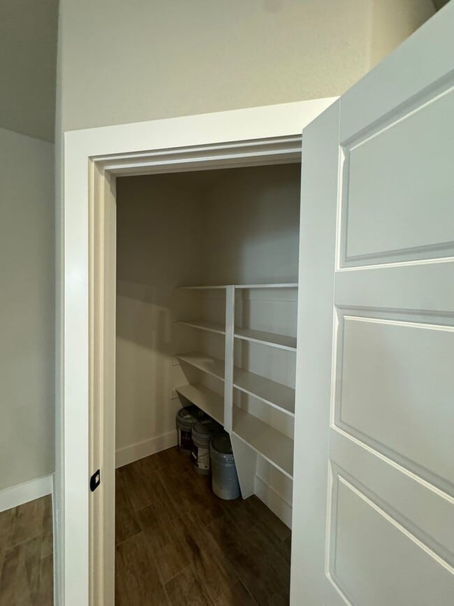Photo - 3/2/2 - FIREPLACE - MUDROOM - GODLEY ISD