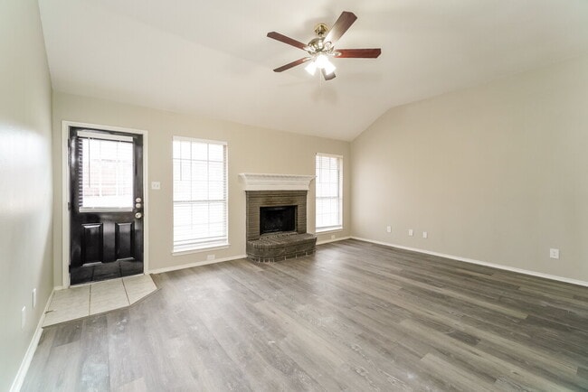 Photo - 100 Sandlewood Ln