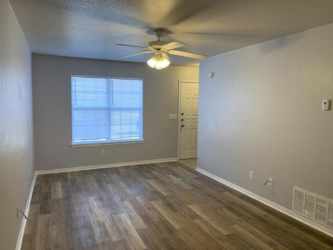 Photo - 2807 Cantabrian Dr