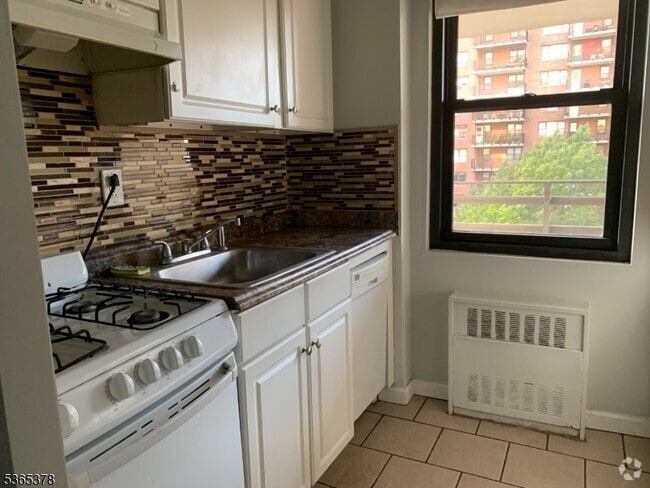 Building Photo - 201 St Pauls Ave Rental