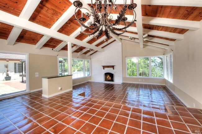 Photo - 13 Black Oak Ln