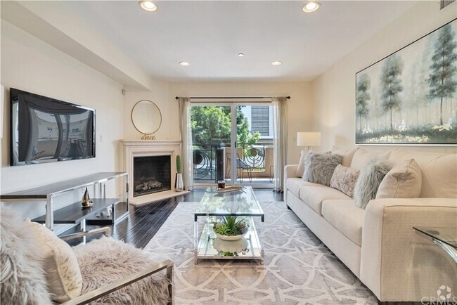 Building Photo - 1353 N Fuller Ave Unit 108 Rental
