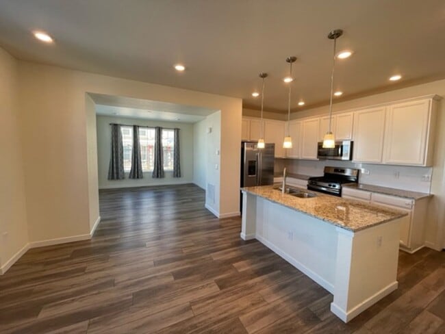 Building Photo - Beautiful & Spacious 4Bed, 3Bath In Breathtaking Erie Co,