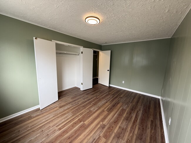 Building Photo - 122 Hathaway St