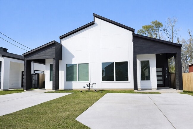 Building Photo - 8137 Cabot St