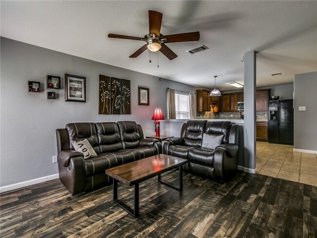 Photo - 2008 Abbey Rd