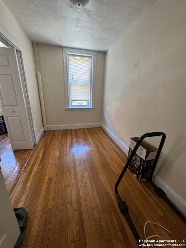 Photo - 5 Barrows St