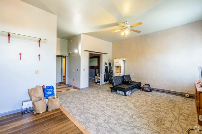 Building Photo - 12019-12021 E Main St Unit 12021 #A Rental