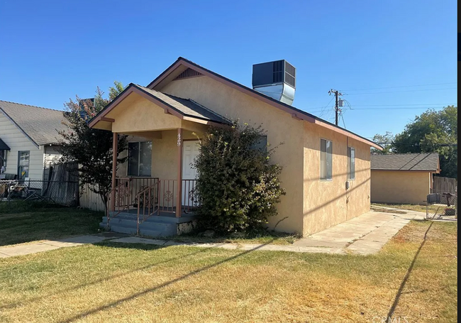 Single family home with detached garage - Single family home with detached garage