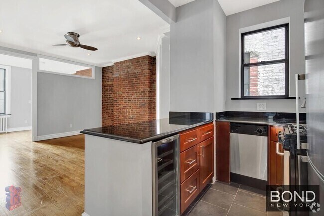 Building Photo - 252 Mott St Unit 6F Rental