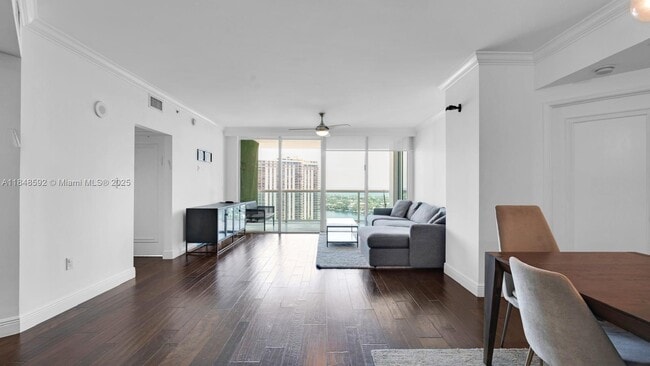 Photo - 19400 Turnberry Way Unidad 1821