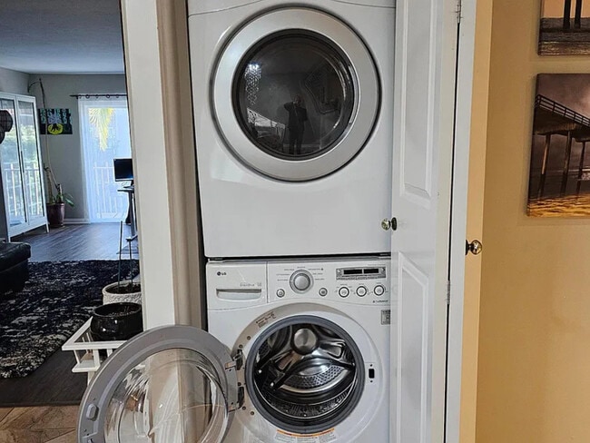 Photo - 2622 Torrey Pines Rd Unit F12