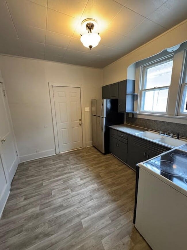 Photo - 3717 Barr St