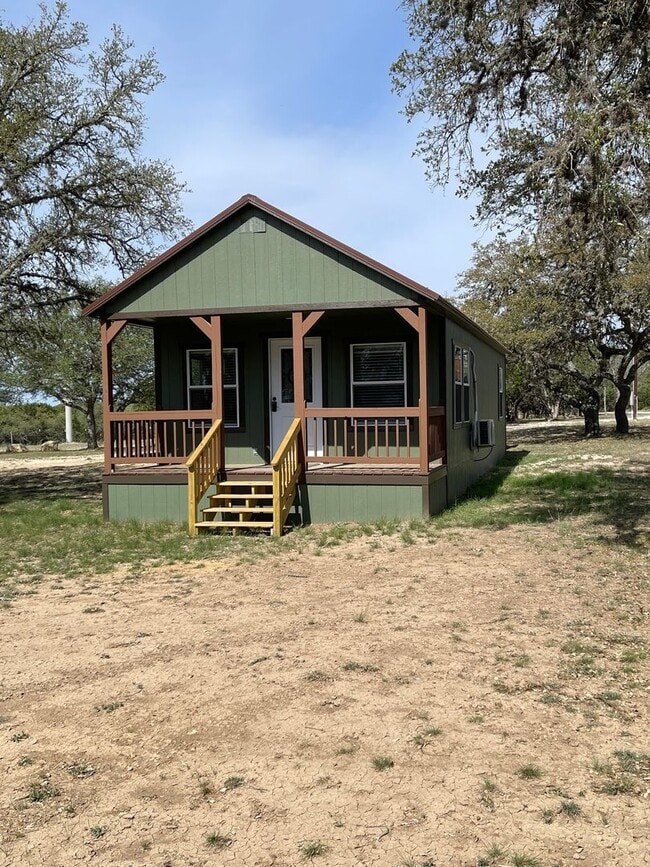 Building Photo - Hill Country Retreat on Acreage in Bandera