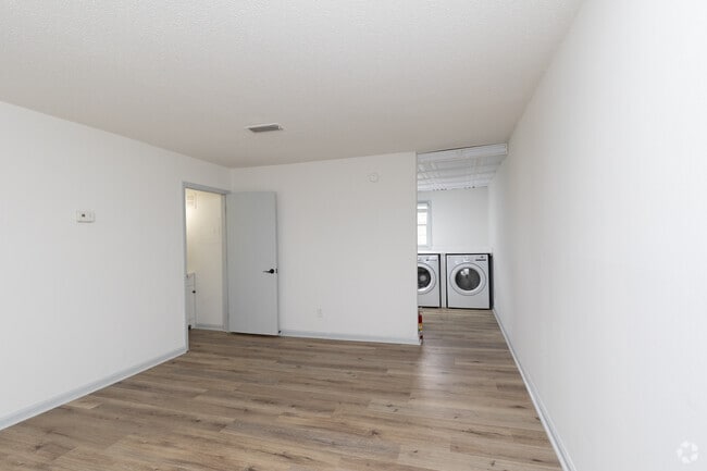 2BR, 1.5BA - 800SF - Living Room